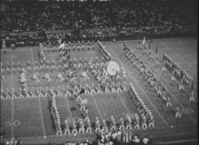 VIDEO: Man dressed as Santa runs across field at DKR during UT